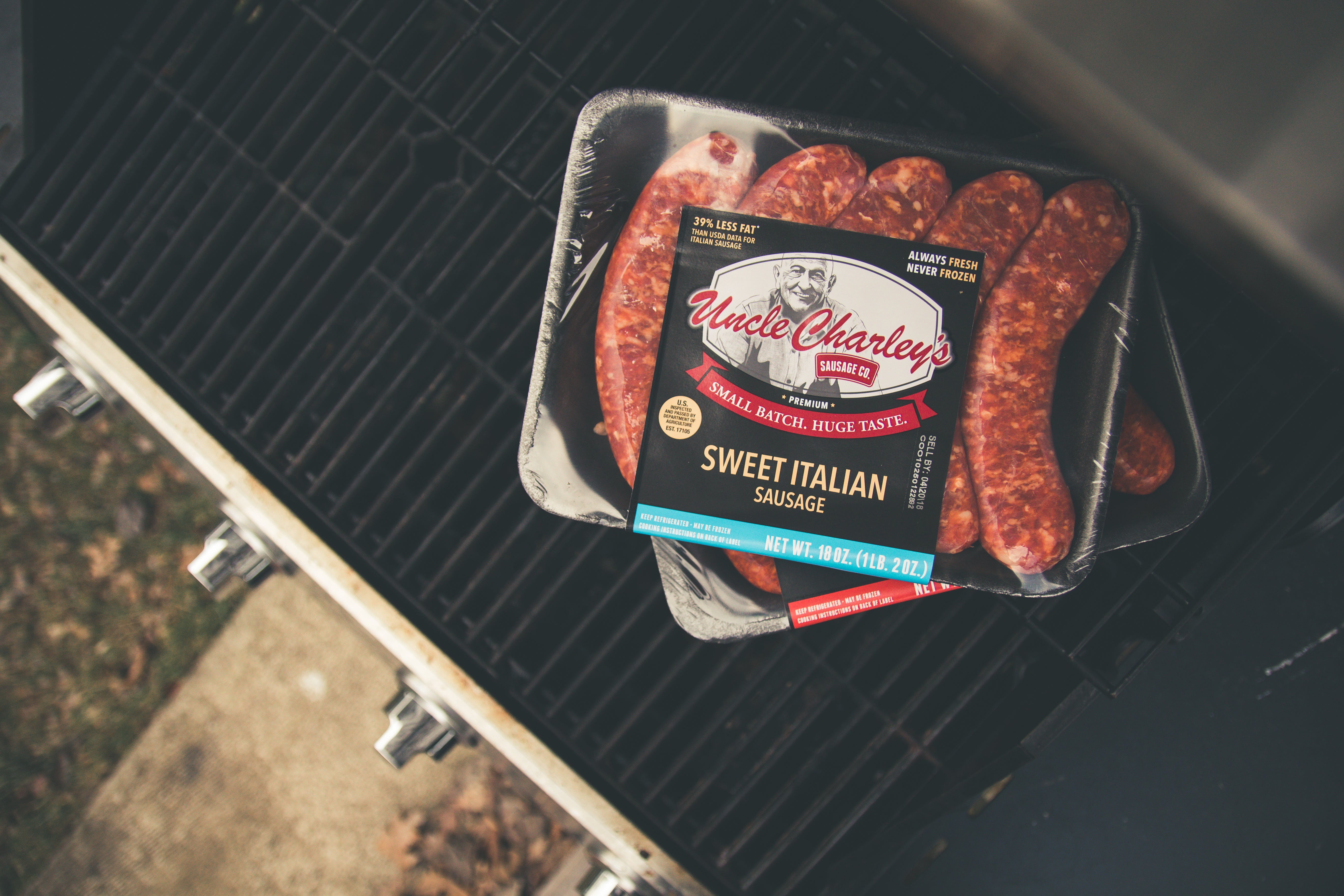 FOIL PACK GRILLED ITALIAN SAUSAGE AND PEPPERS – Uncle Charley's